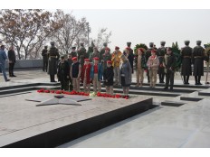 Возложении цветов к мемориалу Неизвестному солдату